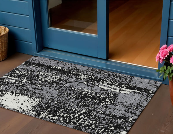 Homeroots 3' Abstract Washable Indoor Outdoor Rug - Durable, Stain Resistant, Versatile For Any Space! Black Polyester 612917