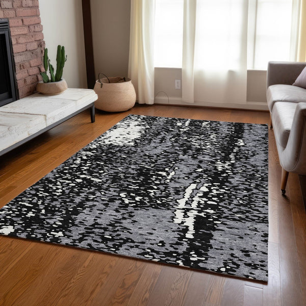 Homeroots 3' Abstract Washable Indoor Outdoor Rug - Durable, Stain Resistant, Versatile For Any Space! Black Polyester 612918