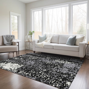 Homeroots 3' Abstract Washable Indoor Outdoor Rug - Durable, Stain Resistant, Versatile For Any Space! Black Polyester 612918