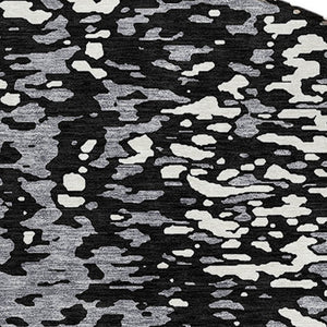 Homeroots 3' Abstract Washable Indoor Outdoor Rug - Durable, Stain Resistant, Versatile For Any Space! Black Polyester 612919