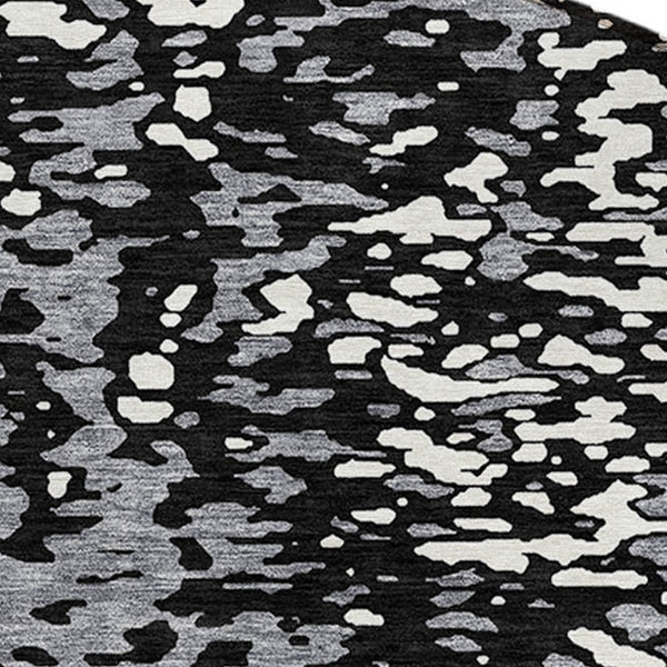 Homeroots 3' Abstract Washable Indoor Outdoor Rug - Durable, Stain Resistant, Versatile For Any Space! Black Polyester 612919