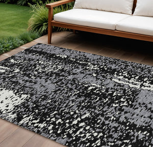 Homeroots 3' Abstract Washable Indoor Outdoor Rug - Durable, Stain Resistant, Versatile For Any Space! Black Polyester 612920