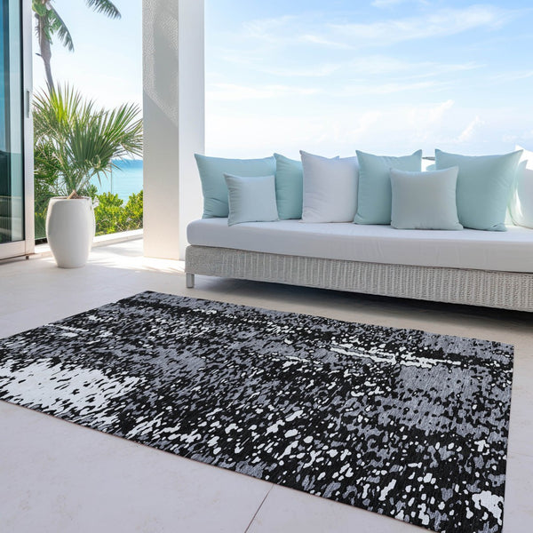 Homeroots 3' Abstract Washable Indoor Outdoor Rug - Durable, Stain Resistant, Versatile For Any Space! Black Polyester 612921