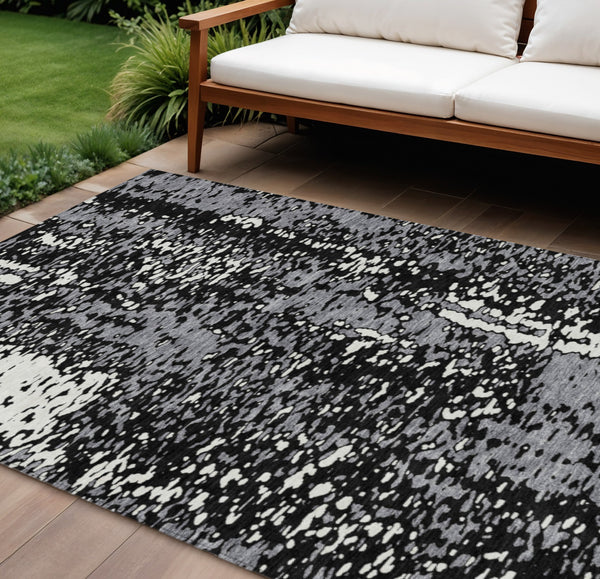 Homeroots 3' Abstract Washable Indoor Outdoor Rug - Durable, Stain Resistant, Versatile For Any Space! Black Polyester 612922