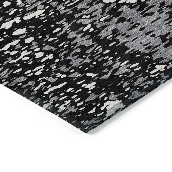 Homeroots 3' Abstract Washable Indoor Outdoor Rug - Durable, Stain Resistant, Versatile For Any Space! Black Polyester 612922