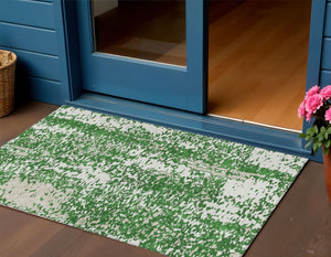 Homeroots 3' Abstract Washable Indoor Outdoor Rug - Durable, Stain Resistant, Versatile For Any Space! Emerald Polyester 612935
