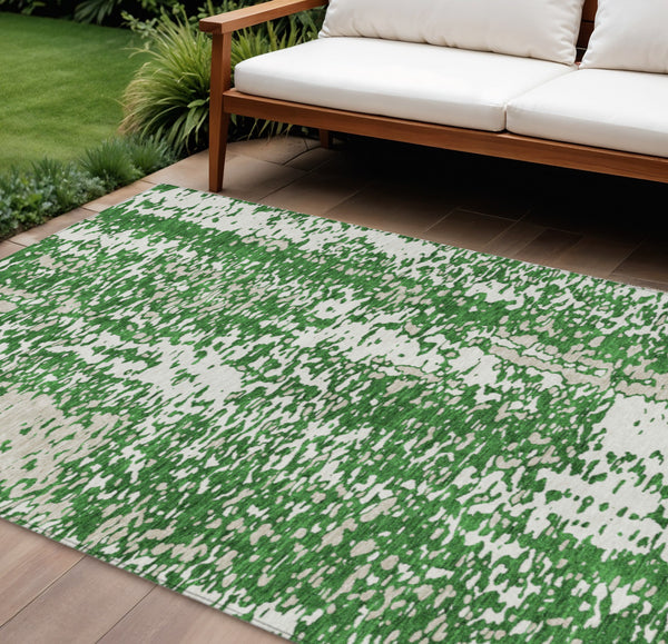 Homeroots 3' Abstract Washable Indoor Outdoor Rug - Durable, Stain Resistant, Versatile For Any Space! Emerald Polyester 612939