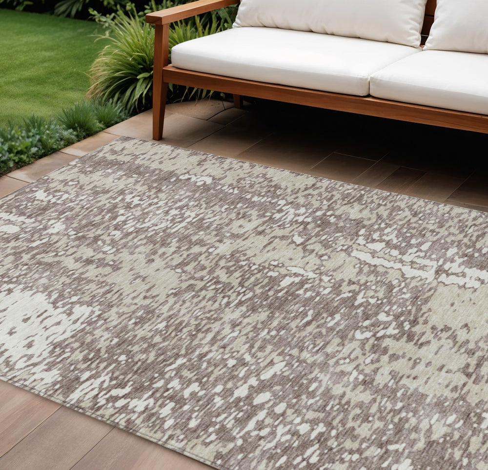 Homeroots 3' Abstract Washable Indoor Outdoor Rug - Durable, Stain Resistant, Versatile For Any Space! Taupe Polyester 612968
