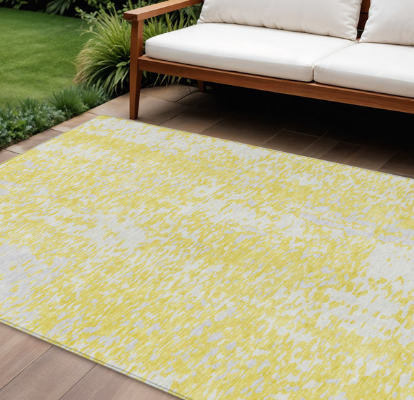 Homeroots 3' Abstract Washable Indoor Outdoor Rug - Durable, Stain Resistant, Versatile For Any Space! Yellow Polyester 612975
