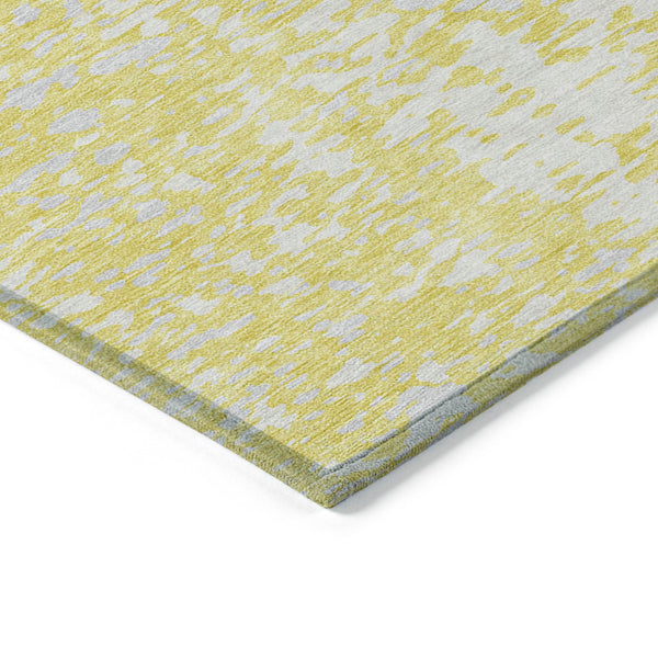 Homeroots 3' Abstract Washable Indoor Outdoor Rug - Durable, Stain Resistant, Versatile For Any Space! Yellow Polyester 612976