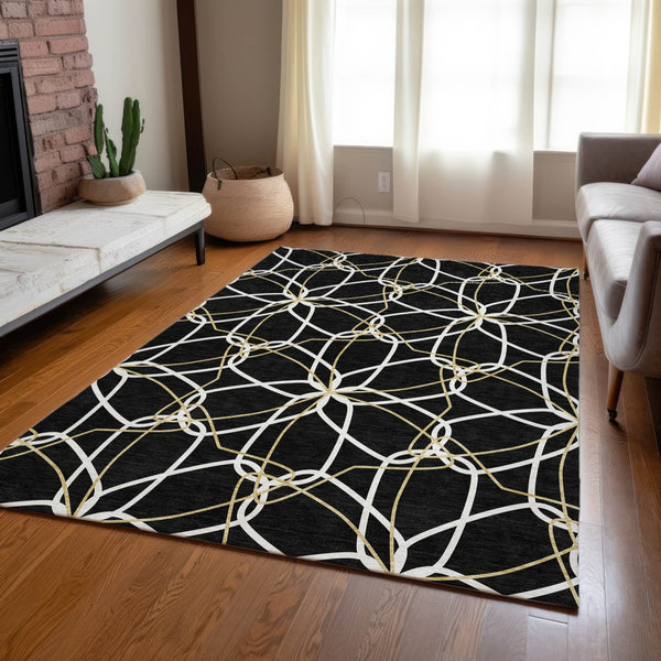 Homeroots 3' Geometric Washable Area Rug For Indoor & Outdoor Use - Stylish & Durable For High Traffic Areas Black Polyester 612992