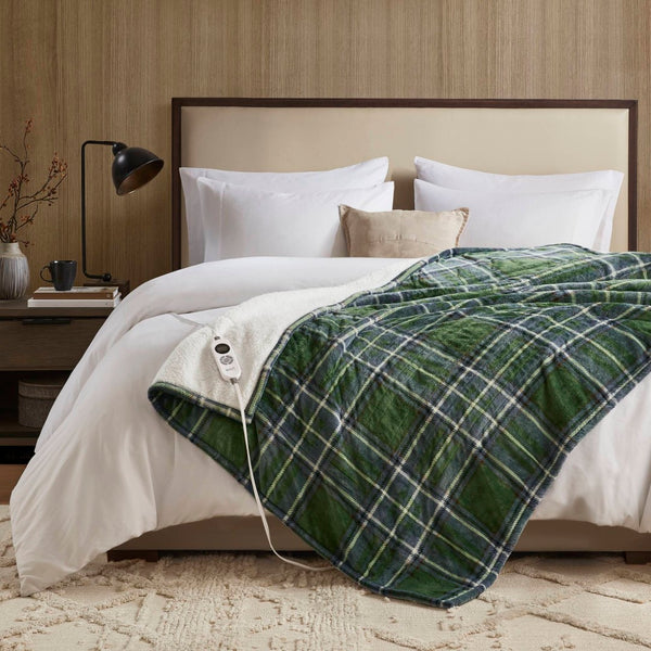 English Elm 1-piece Aztec Heated Throw with 12 Settings Auto Shutoff Soft Ivory Boho Blanket Green Plaid B035P408331