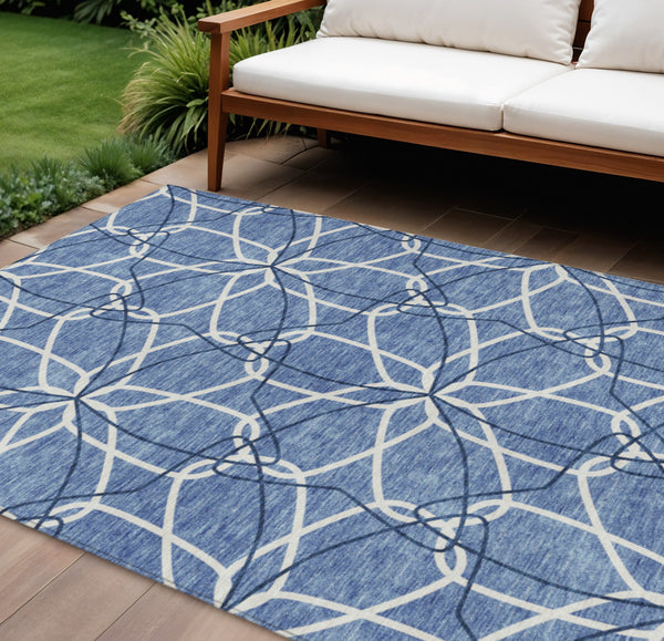Homeroots 3' Geometric Washable Area Rug For Indoor & Outdoor Use - Stylish & Durable For High Traffic Areas Denim Blue Polyester 613000