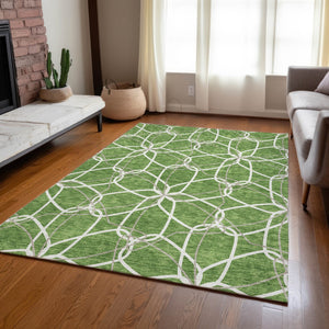 Homeroots 3' Geometric Washable Area Rug For Indoor & Outdoor Use - Stylish & Durable For High Traffic Areas Green Polyester 613001