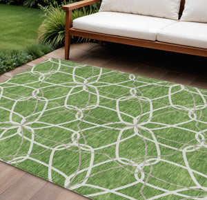 Homeroots 3' Geometric Washable Area Rug For Indoor & Outdoor Use - Stylish & Durable For High Traffic Areas Green Polyester 613006