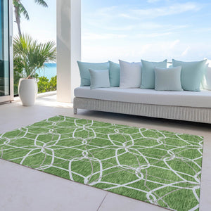 Homeroots 3' Geometric Washable Area Rug For Indoor & Outdoor Use - Stylish & Durable For High Traffic Areas Green Polyester 613006