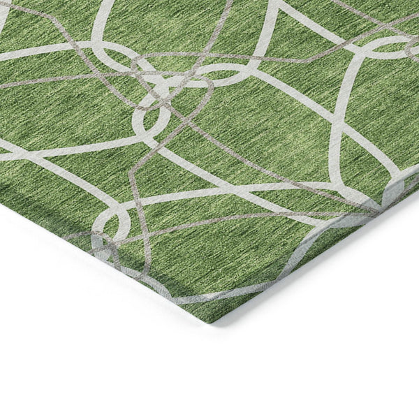 Homeroots 3' Geometric Washable Area Rug For Indoor & Outdoor Use - Stylish & Durable For High Traffic Areas Green Polyester 613006