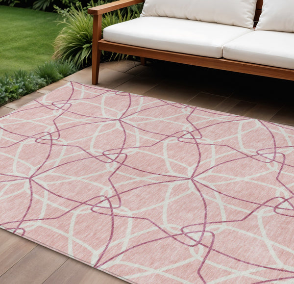 Homeroots 3' Geometric Washable Area Rug For Indoor & Outdoor Use - Stylish & Durable For High Traffic Areas Pink Polyester 613042