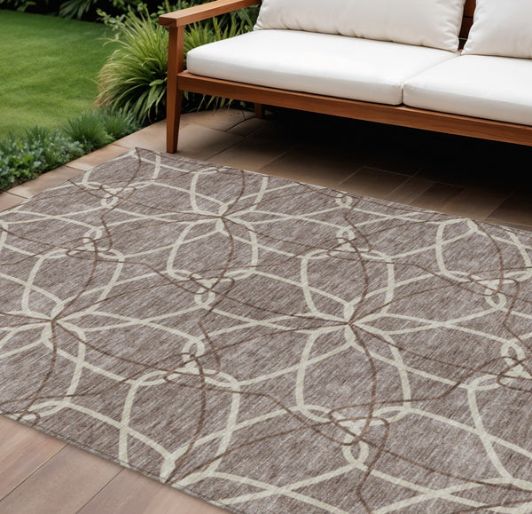 Homeroots 3' Geometric Washable Area Rug For Indoor & Outdoor Use - Stylish & Durable For High Traffic Areas Taupe Polyester 613054