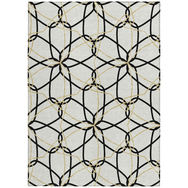 Homeroots 3' Geometric Washable Area Rug For Indoor & Outdoor Use - Stylish & Durable For High Traffic Areas White Polyester 613055