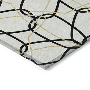 Homeroots 3' Geometric Washable Area Rug For Indoor & Outdoor Use - Stylish & Durable For High Traffic Areas White Polyester 613055