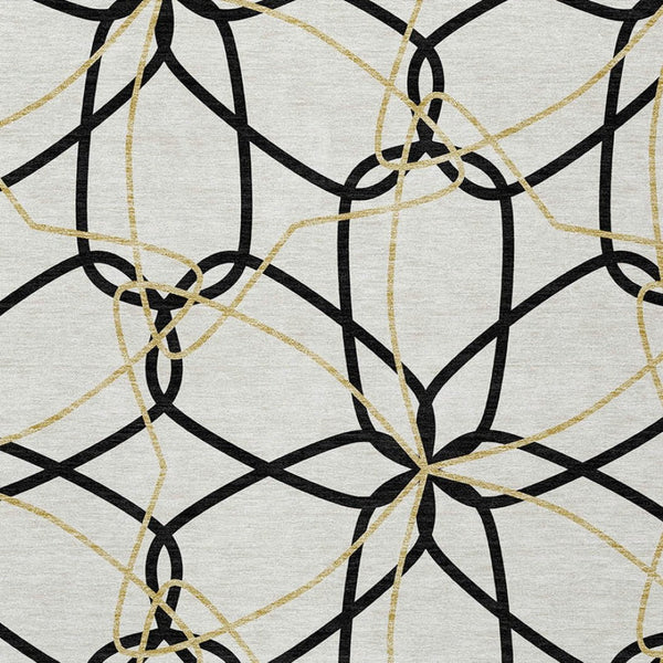 Homeroots 3' Geometric Washable Area Rug For Indoor & Outdoor Use - Stylish & Durable For High Traffic Areas White Polyester 613055