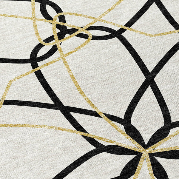 Homeroots 3' Geometric Washable Area Rug For Indoor & Outdoor Use - Stylish & Durable For High Traffic Areas White Polyester 613055