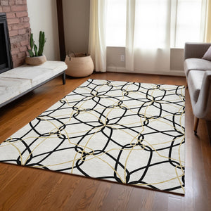Homeroots 3' Geometric Washable Area Rug For Indoor & Outdoor Use - Stylish & Durable For High Traffic Areas White Polyester 613055