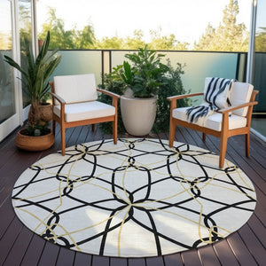 Homeroots 3' Geometric Washable Area Rug For Indoor & Outdoor Use - Stylish & Durable For High Traffic Areas White Polyester 613057
