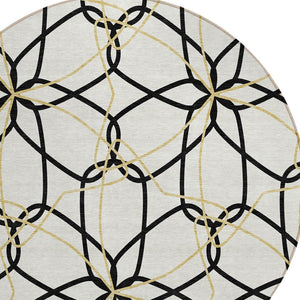 Homeroots 3' Geometric Washable Area Rug For Indoor & Outdoor Use - Stylish & Durable For High Traffic Areas White Polyester 613057