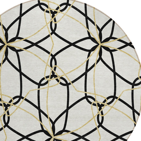 Homeroots 3' Geometric Washable Area Rug For Indoor & Outdoor Use - Stylish & Durable For High Traffic Areas White Polyester 613057