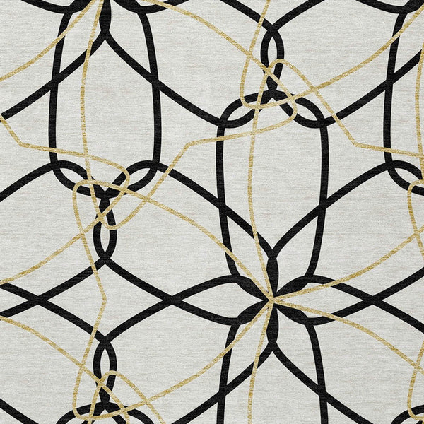 Homeroots 3' Geometric Washable Area Rug For Indoor & Outdoor Use - Stylish & Durable For High Traffic Areas White Polyester 613058