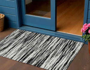 Homeroots 3' Abstract Washable Indoor Outdoor Area Rug - Durable, Stylish, And Easy To Maintain For Any Space Black Polyester 613067