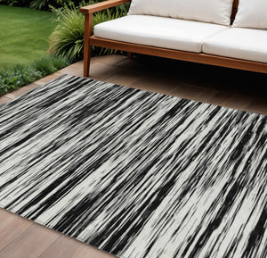 Homeroots 3' Abstract Washable Indoor Outdoor Area Rug - Durable, Stylish, And Easy To Maintain For Any Space Black Polyester 613072