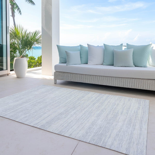Homeroots 3' Abstract Washable Indoor Outdoor Area Rug - Durable, Stylish, And Easy To Maintain For Any Space Silver Polyester 613122