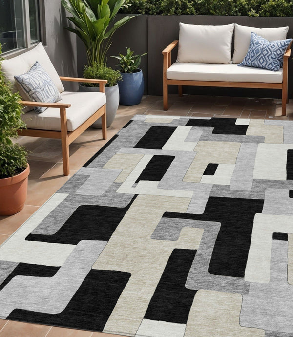 Homeroots 3' Stylish Geometric Washable Area Rug For Indoor And Outdoor Use - Durable & Versatile Design Black Polyester 613194