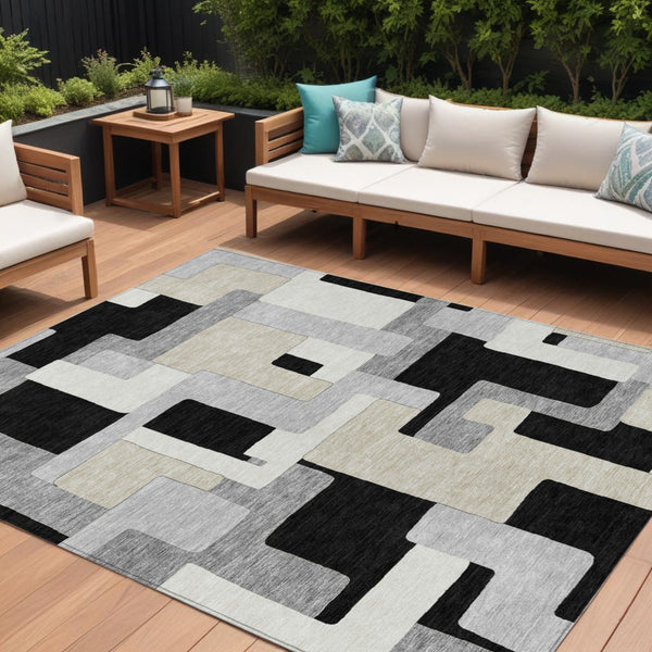 Homeroots 3' Stylish Geometric Washable Area Rug For Indoor And Outdoor Use - Durable & Versatile Design Black Polyester 613198