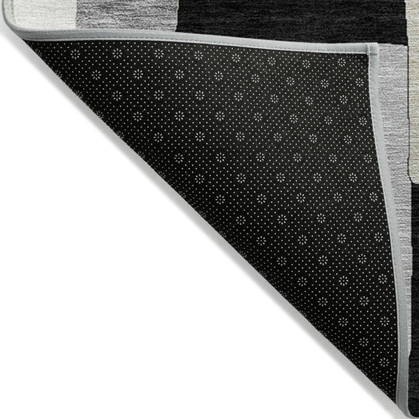 Homeroots 3' Stylish Geometric Washable Area Rug For Indoor And Outdoor Use - Durable & Versatile Design Black Polyester 613198