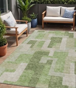 Homeroots 3' Stylish Geometric Washable Area Rug For Indoor And Outdoor Use - Durable & Versatile Design Green Polyester 613206