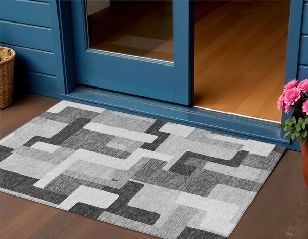 Homeroots 3' Stylish Geometric Washable Area Rug For Indoor And Outdoor Use - Durable & Versatile Design Silver Polyester 613241