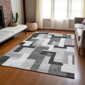 Homeroots 3' Stylish Geometric Washable Area Rug For Indoor And Outdoor Use - Durable & Versatile Design Silver Polyester 613241