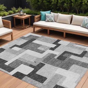 Homeroots 3' Stylish Geometric Washable Area Rug For Indoor And Outdoor Use - Durable & Versatile Design Silver Polyester 613245