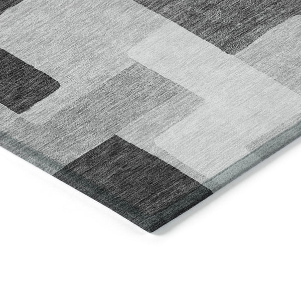 Homeroots 3' Stylish Geometric Washable Area Rug For Indoor And Outdoor Use - Durable & Versatile Design Silver Polyester 613245