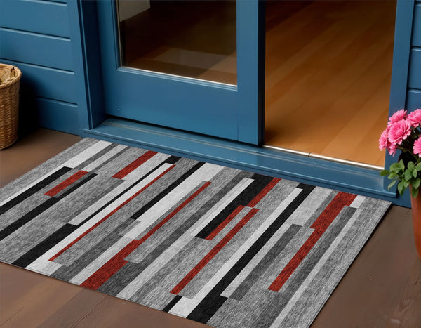 Homeroots 3' Striped Washable Area Rug For Indoor And Outdoor Spaces - Durable, Stylish, And Easy To Maintain Gray Polyester 613272