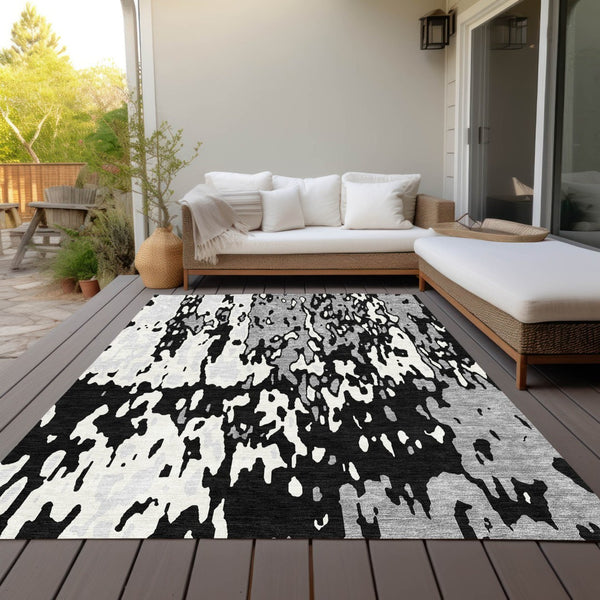 Homeroots 3' X 5' Elegant Abstract Washable Area Rug For Indoor And Outdoor Spaces - Durable & Stylish Design Black Polyester 613330