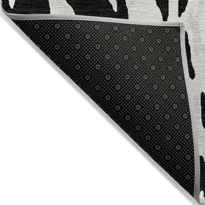 Homeroots 3' X 5' Elegant Abstract Washable Area Rug For Indoor And Outdoor Spaces - Durable & Stylish Design Black Polyester 613330