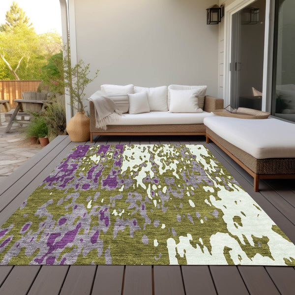 Homeroots 3' X 5' Elegant Abstract Washable Area Rug For Indoor And Outdoor Spaces - Durable & Stylish Design Olive Green Polyester 613357