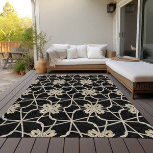 Homeroots 3' Stylish Geometric Washable Area Rug For Indoor Or Outdoor Use - Durable, Stain-resistant Design Black Polyester 613405