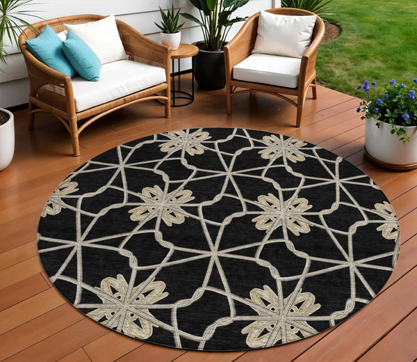 HomeRoots 5' Black and Ivory Geometric Area Rug - Durable, Washable, Indoor/Outdoor Use for Modern Spaces 8' Round 613406