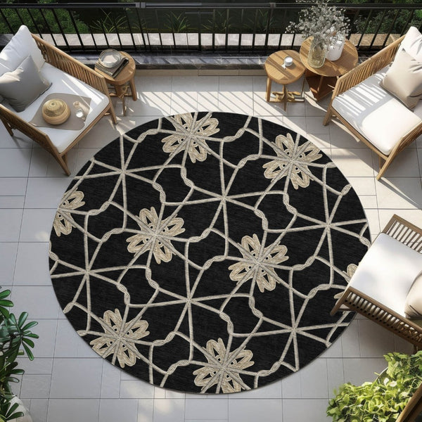 HomeRoots 5' Black and Ivory Geometric Area Rug - Durable, Washable, Indoor/Outdoor Use for Modern Spaces 8' Round 613406